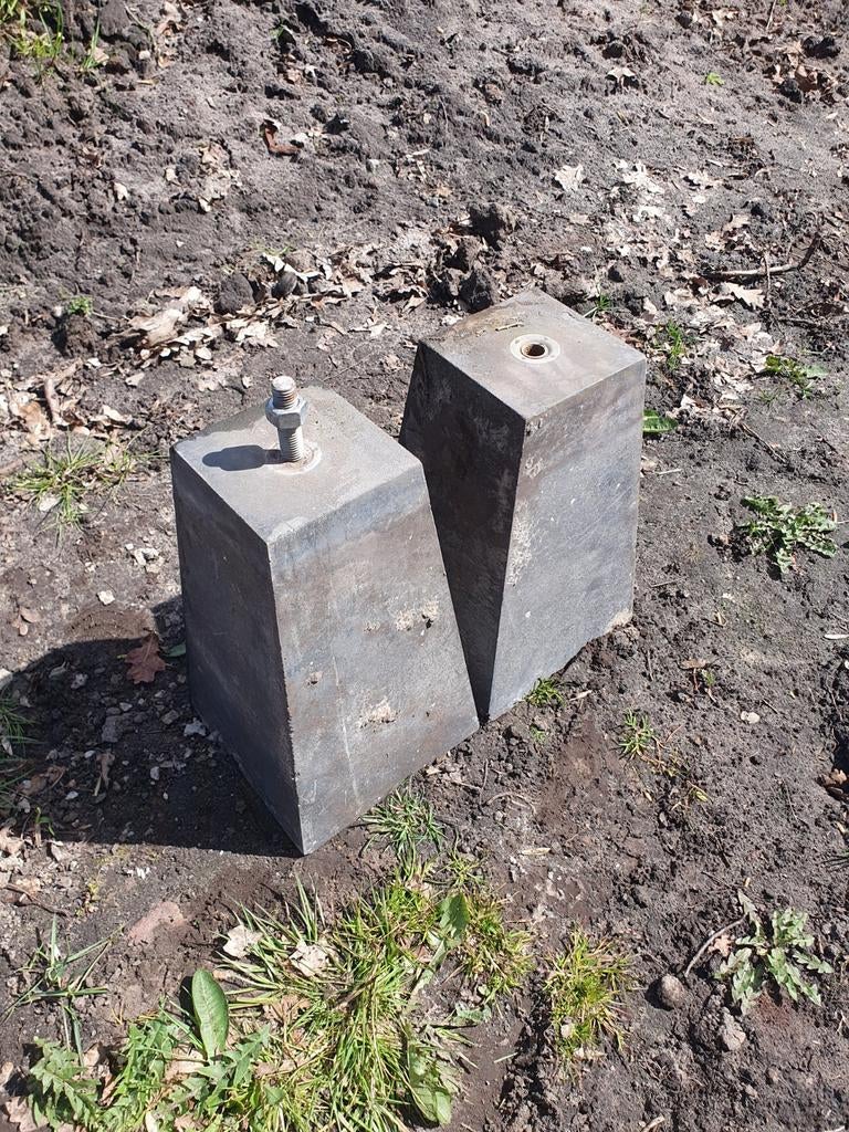 Betonpoer, Tuin en Terras, Ophalen, Zo goed als nieuw