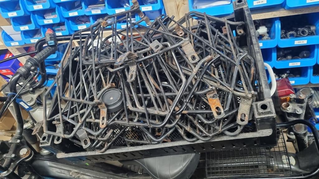 Krat vol Tomos zijrekjes voor €10, Ophalen of Verzenden, ., ., .