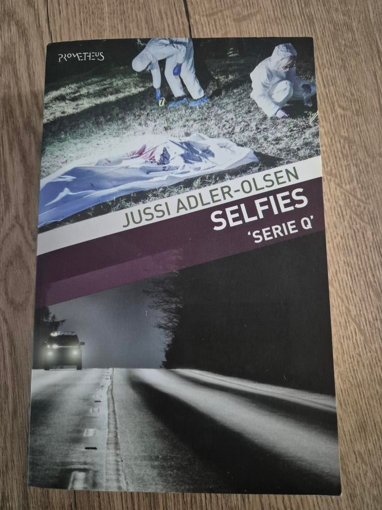 Jussi adler olsen, selfies, Boeken, Ophalen of Verzenden, Zo goed als nieuw, Jussi Adler-Olsen