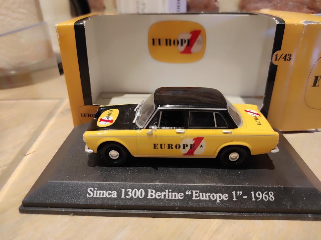 Simca 1300 berline Europe1 1968 1:43 in vitrinedoosje, Ophalen of Verzenden, Nieuw, Auto, Overige merken