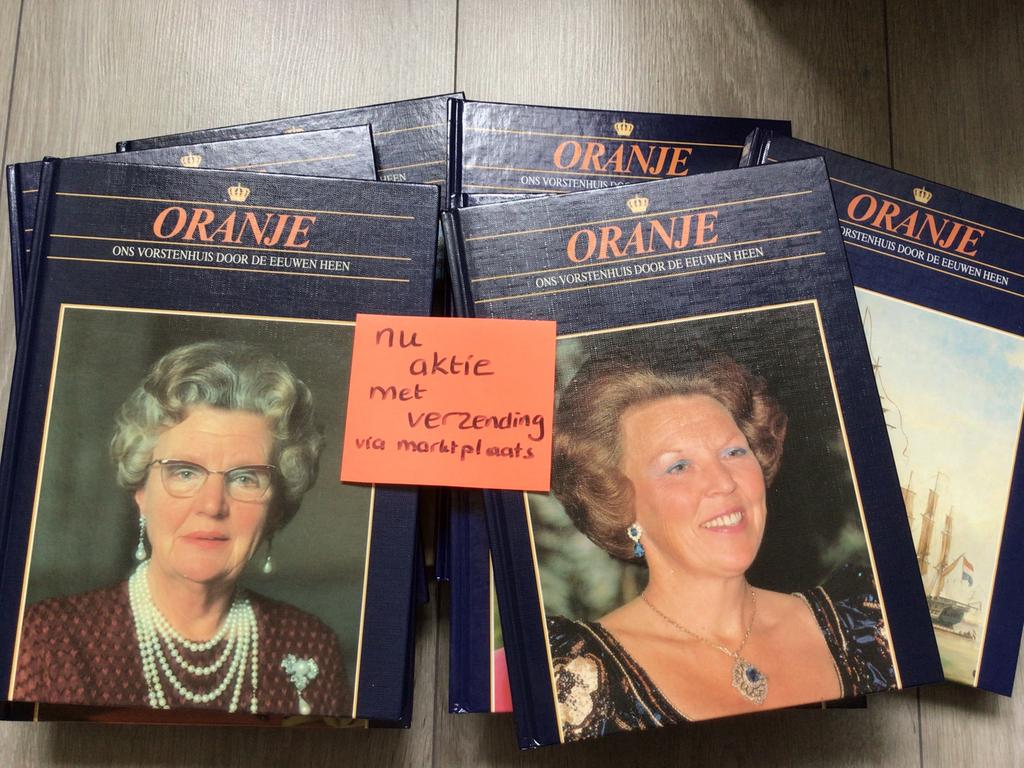 Oranje , ons vorstenhuis door de eeuwen heen, Boeken, Ophalen of Verzenden, Zo goed als nieuw