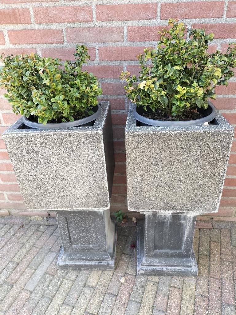 2 vierkante bloembakken op zuil, Ophalen, Kunststof, Gebruikt, Minder dan 30 cm
