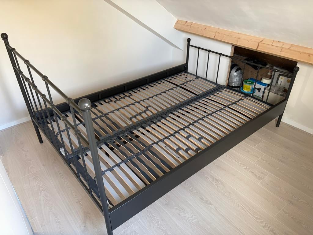Tweepersoonsbed 140 x 210 incl matras en lattenbodem, Ophalen, Gebruikt, 210 cm, Tweepersoons