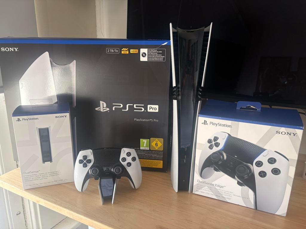 PlayStation 5 Pro + DualSense Edge + laadstation (maand oud), Ophalen, Zo goed als nieuw