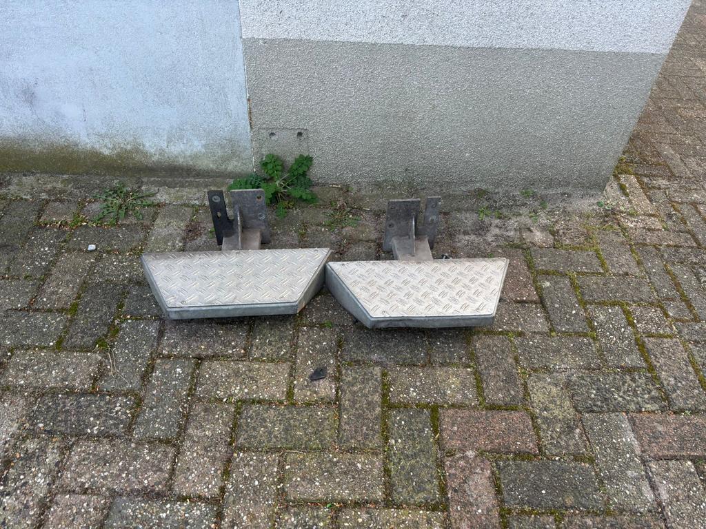 Opstap Volkswagen Transporter T5GP (2014) - Set van 2, Ophalen, Gebruikt, Volkswagen