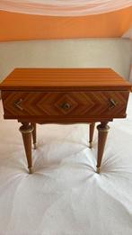 Vintage Noten houten (nacht)kastje, Ophalen of Verzenden, Zo goed als nieuw, Poppenhuis