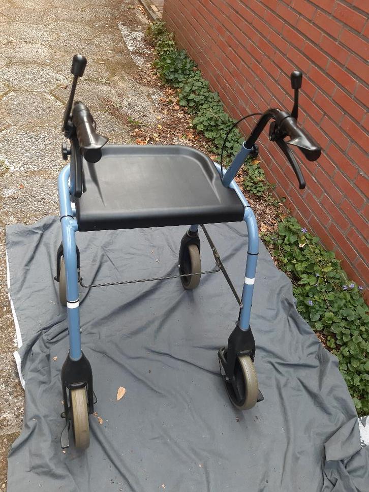 Topro Kreon Rolator lichtblauw, Diversen, Rollators, Gebruikt, Lichtgewicht, Opvouwbaar, Ophalen