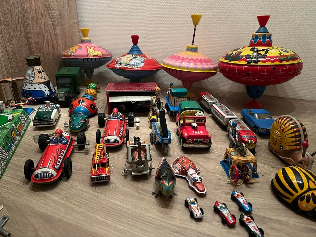 Collectie 1: van 31 blikken speelgoed in goede staat, Ophalen, Zo goed als nieuw, Jongen of Meisje