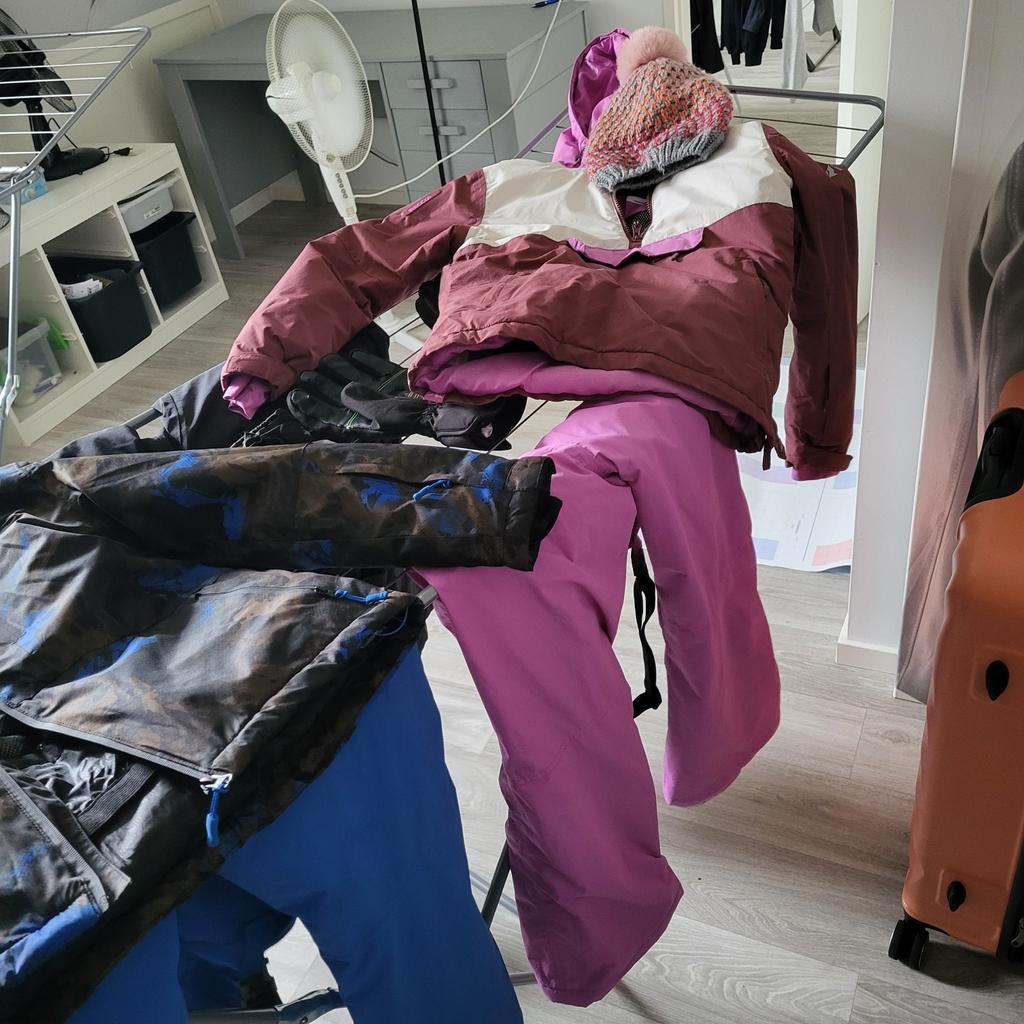Skikleding set meisje maat 152 - Jas, broek, muts + extra's, Ophalen of Verzenden, Gebruikt, Meisje