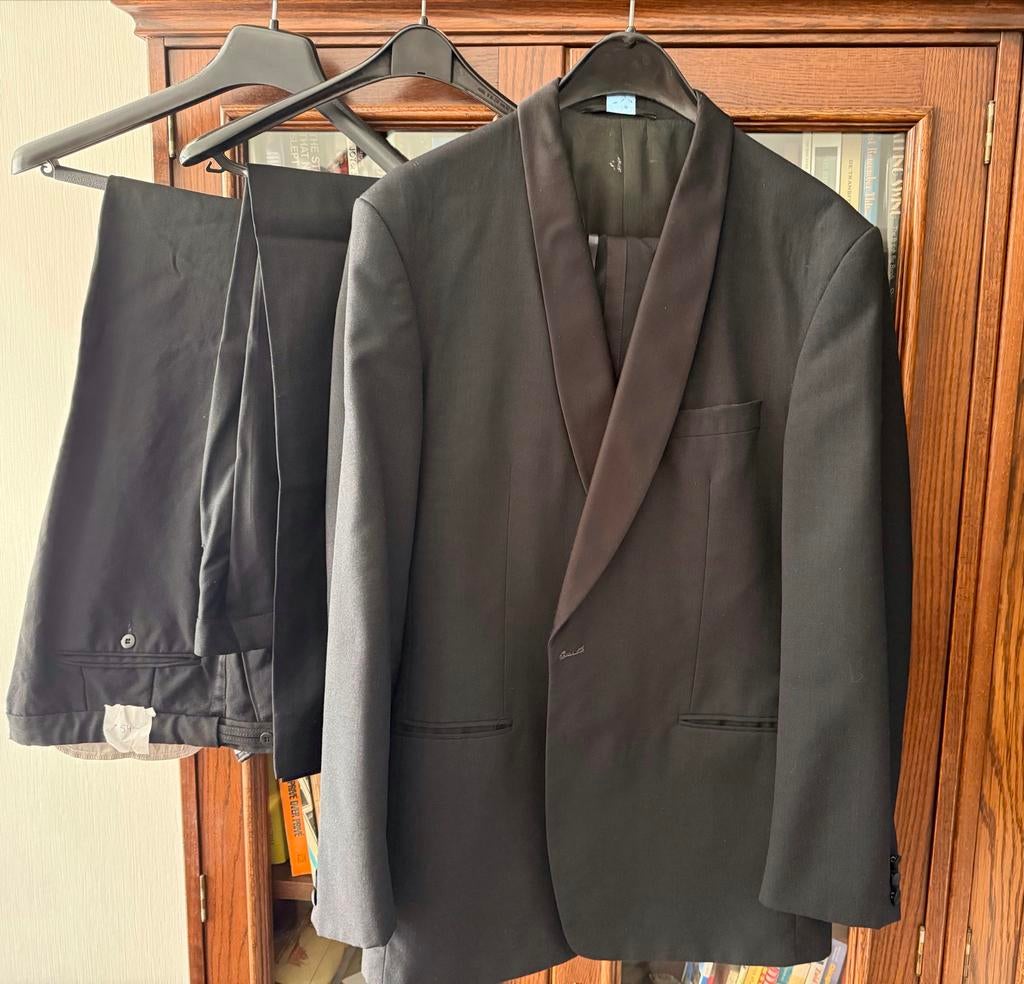 Smoking Maat 52 met broek en 2 losse broeken, Kleding | Heren, Kostuums en Colberts, Ophalen of Verzenden, Gedragen, Maat 52/54 (L)