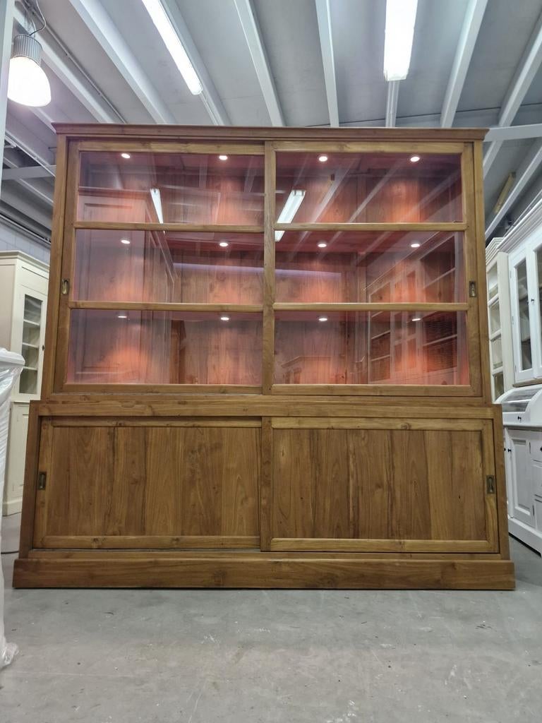 Mooie houten buffetkast, Ophalen, Zo goed als nieuw