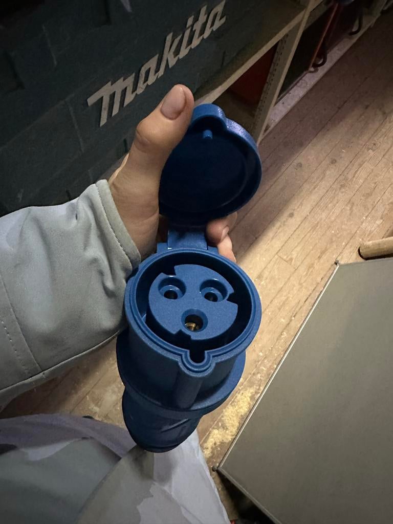 Blauwe CEE stekker 32 Ampere, Doe-het-zelf en Verbouw, Elektra en Kabels, Ophalen, Gebruikt, Stekker