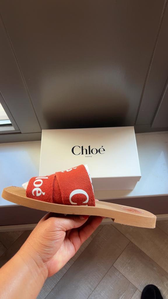 Chloé Woody logo canvas slides size 39, Kleding | Dames, Schoenen, Slippers, Chloé, Ophalen of Verzenden, Zo goed als nieuw