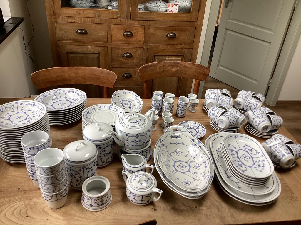 Blau saks servies, Ophalen