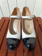 Zwartwitte dames schoenen maat 39, Zwart, Ophalen of Verzenden, Gedragen, Schoenen met hoge hakken