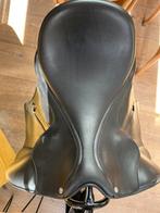 Bates Isabell Werth dressuur zadel 18 inch, Dieren en Toebehoren, Paarden en Pony's | Zadels, Ophalen of Verzenden, Zo goed als nieuw