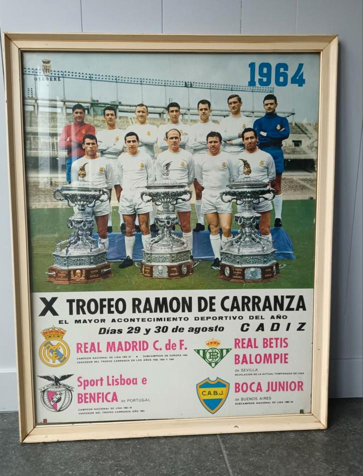 Oude Voetbal affiche ingelijst Real Madrid Benfica 1964, Verzamelen, Sportartikelen en Voetbal, Buitenlandse clubs, Ophalen