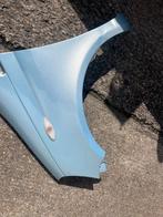 Spatbord links voor - Lichtblauw Toyota yaris, Gebruikt, Voor, Ophalen of Verzenden, Spatbord