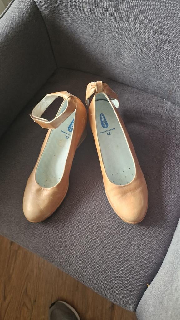 Wolky schoenen m 42 met sleehak en klittenband om de enkel., Ophalen of Verzenden, Zo goed als nieuw, Sneakers of Gympen