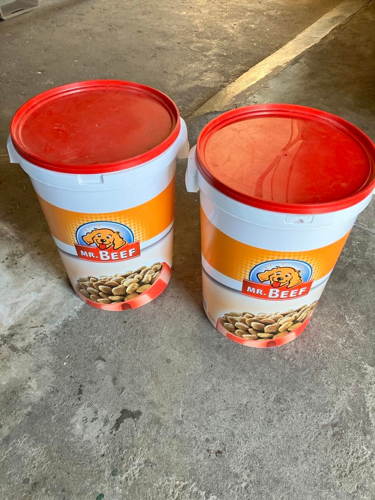 2 grote voertonnen, Dieren en Toebehoren, Dierenvoeding, Ophalen