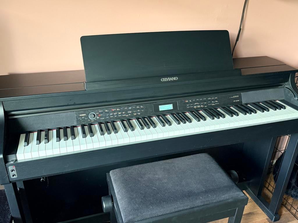 Casio celviano ap-650m 3 jaar oud, bijna niet gebruikt, Muziek en Instrumenten, Piano's, Ophalen, Zo goed als nieuw, Zwart