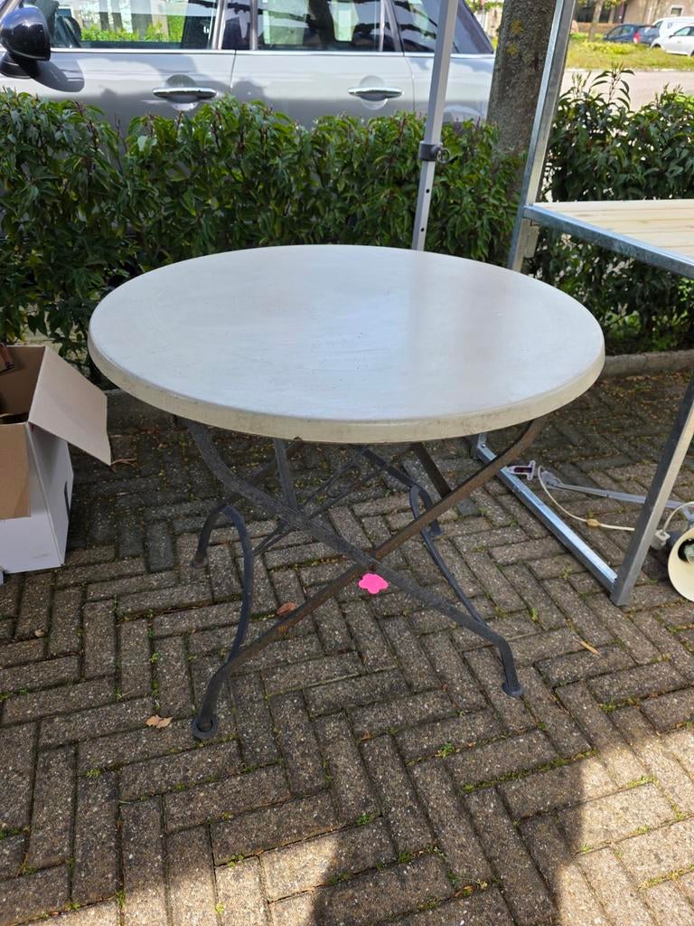Ronde tuintafel met metalen onderstel, Ophalen