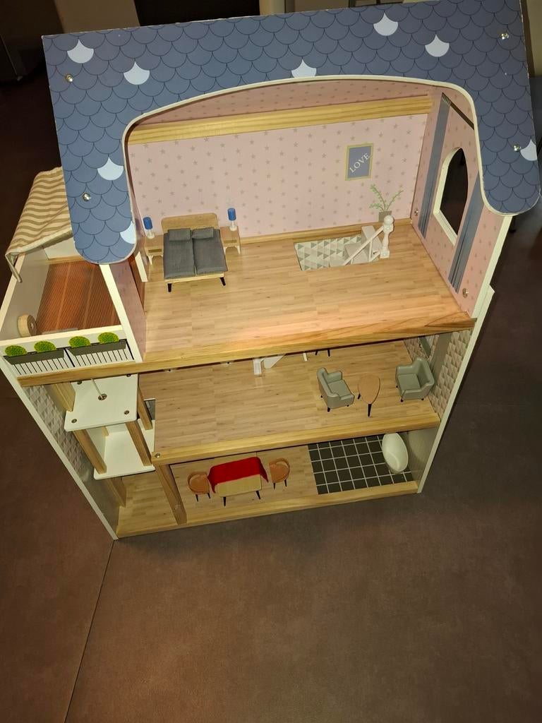 Groot en modern poppenhuis met meubels, Ophalen, Zo goed als nieuw, Poppenhuis