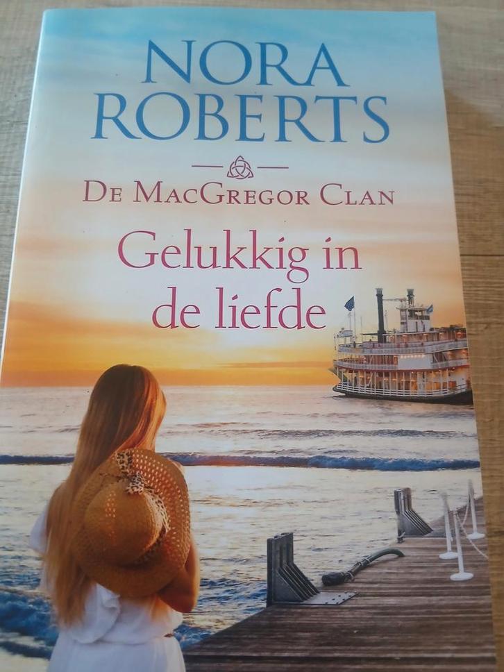 Nora Roberts - De MacGregor Clan: Gelukkig in de liefde, Boeken, Romans, Gelezen, Nederland, Ophalen of Verzenden