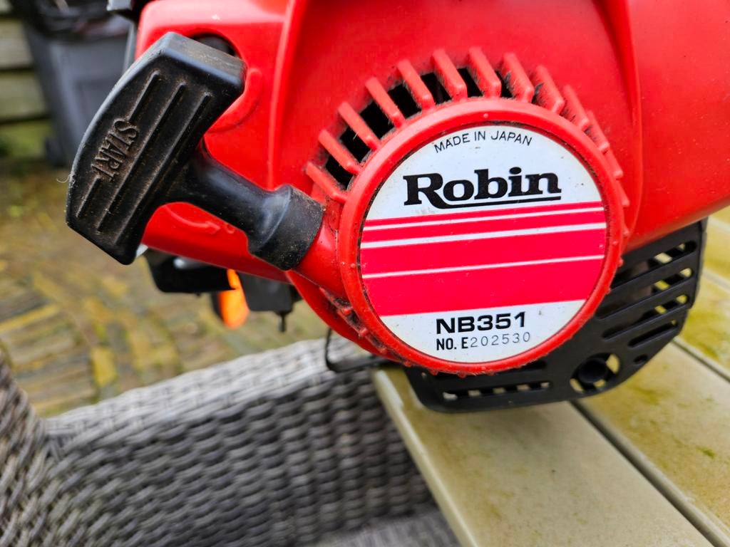 Robin 351 bosmaaier, Ophalen