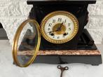 Antieke Franse klok van marmer compleet werkend, Antiek en Kunst, Antiek | Klokken, Ophalen of Verzenden