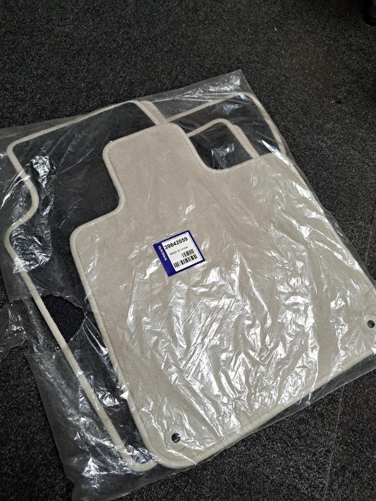 NIEUWE VOLVO VLOERMATTEN, Ophalen of Verzenden, Nieuw