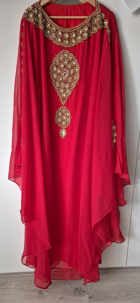 Mooie rode feestjurk / galajurk met goudkleurige details, Maat 38/40 (M), Galajurk, Ophalen of Verzenden, Rood