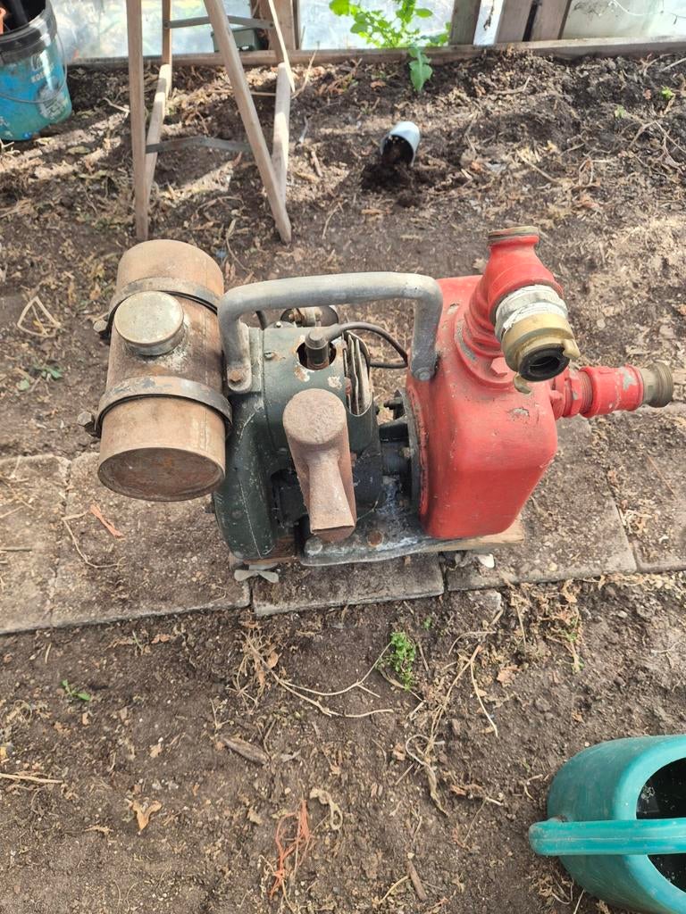 Oude brandweer waterpomp op benzine, Tuin en Terras, Ophalen of Verzenden, Gebruikt, Elektrisch, Besproeiingspomp