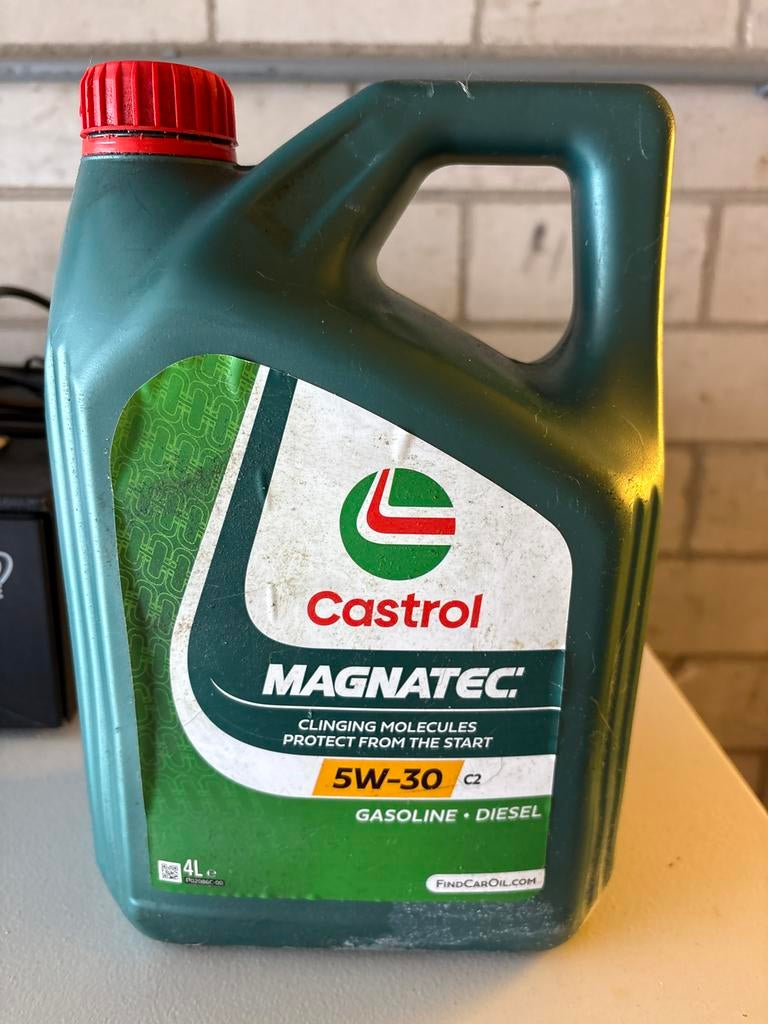 Castrol Magnatec 5W-30 motorolie, Ophalen of Verzenden, Gebruikt, Universele onderdelen