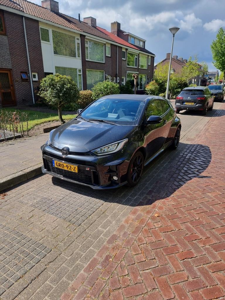 Toyota Yaris 1.6 Turbo 261pk 2021 Zwart, Auto's, 13 km/l, 1618 cc, 4 stoelen, Handgeschakeld