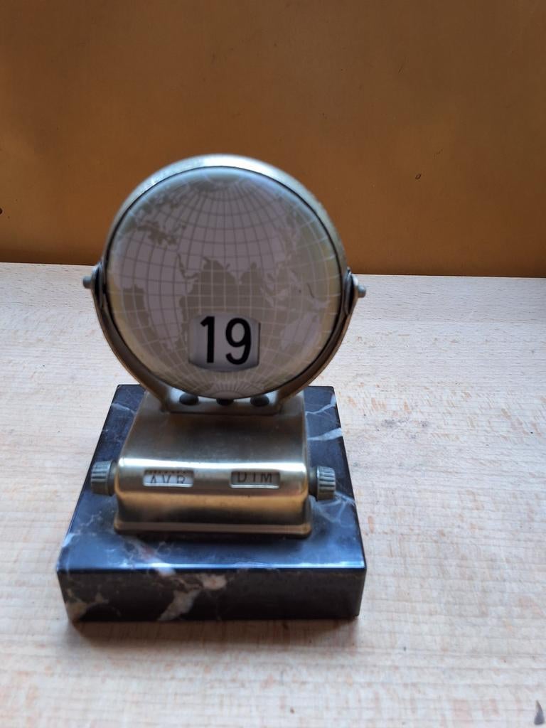 Vintage eeuwigdurende kalender wereldbol marmeren voet 1950, Ophalen of Verzenden