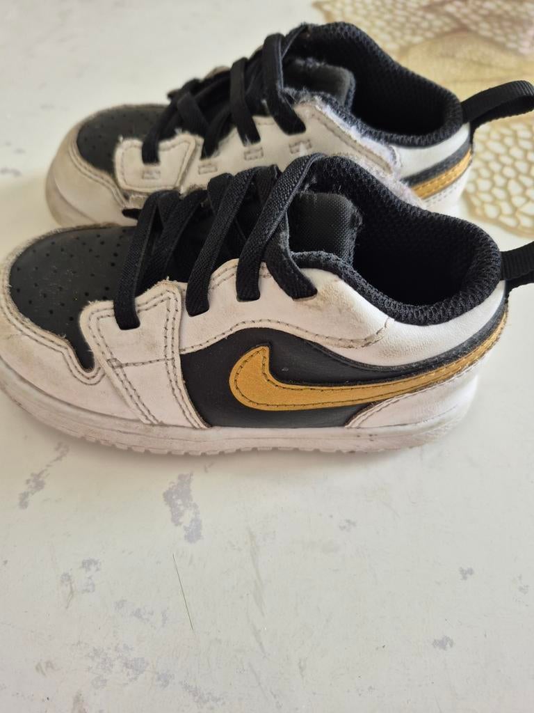 Nike Jordan sneakers voor baby's - zwart/wit/goud, Gebruikt, Jongen of Meisje, Schoenen, Ophalen of Verzenden