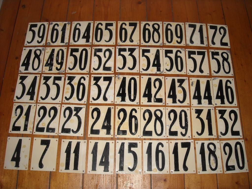 oud huisnummer metaal nummerbord nummer bord plaatje huis, Antiek en Kunst, Antiek | Overige Antiek, Ophalen of Verzenden
