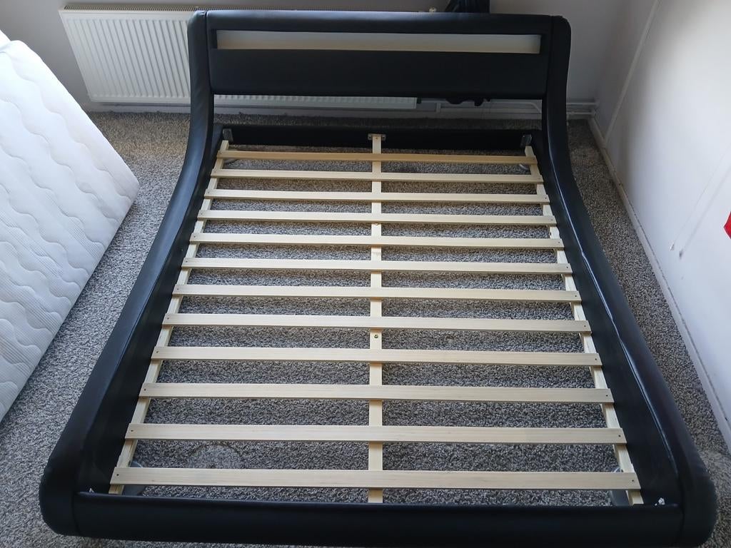 2 persoonsbed met ledverlichting zie foto,s, Ophalen, Overige materialen, Gebruikt, Zwart