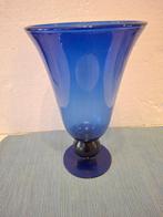Mooie kobaltblauwe glazen vaas op voet, --, Blauw, Ophalen of Verzenden, --