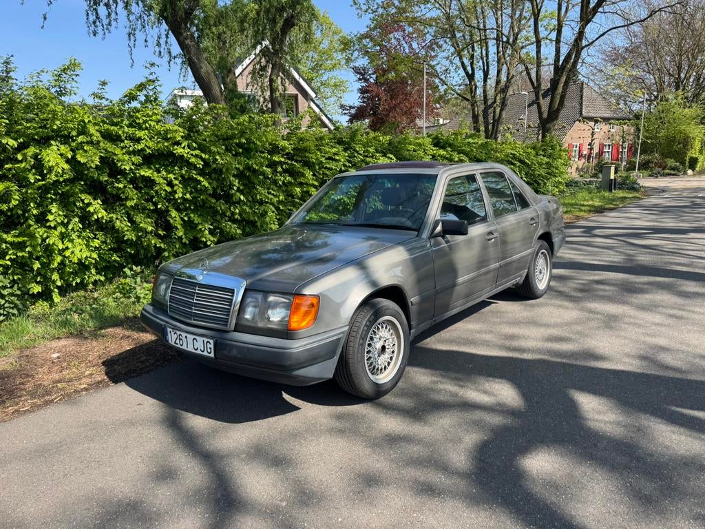 Mercedes 300D bj 7-1986 140D km, Auto's, Lederen bekleding, Achterwielaandrijving, Bruin, Bedrijf