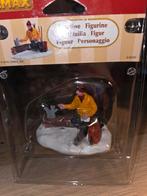 Lemax figuur man op boomstam, Diversen, Ophalen of Verzenden