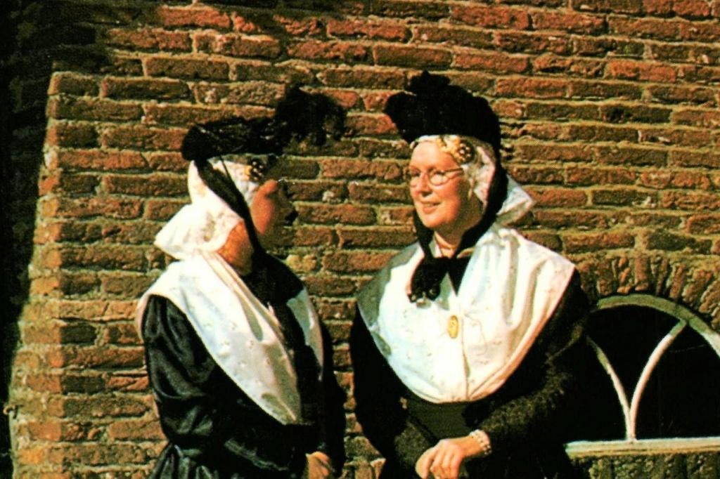 801573 Dwingeloo Klederdracht Nette oude kaart Onbeschreven, Ophalen of Verzenden, 1960 tot 1980, Ongelopen, Drenthe