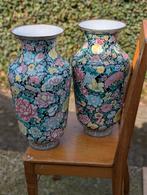 2 grote cloisonne vazen 50 cm hoog.  €745., Ophalen