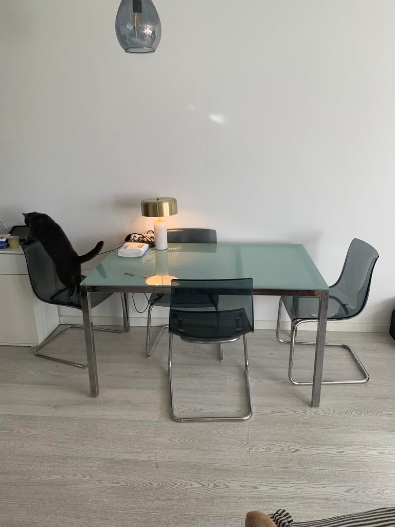 Gratis bijna Eettafel met glazen blad, Ophalen, Gebruikt