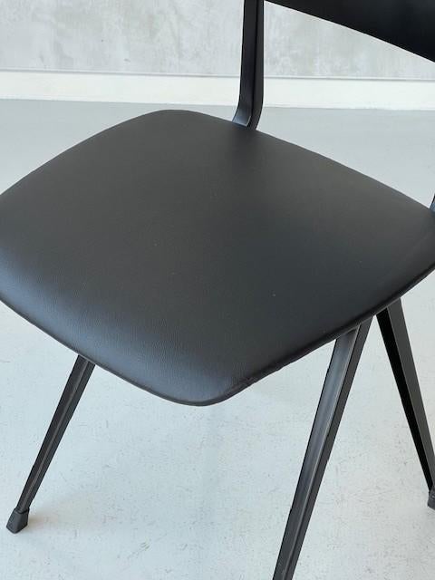 Result eetkamerstoel Friso Kramer vintage Ahrend stoel zwart, Huis en Inrichting, Stoelen, Gebruikt, Vintage, Ahrend, Ophalen of Verzenden