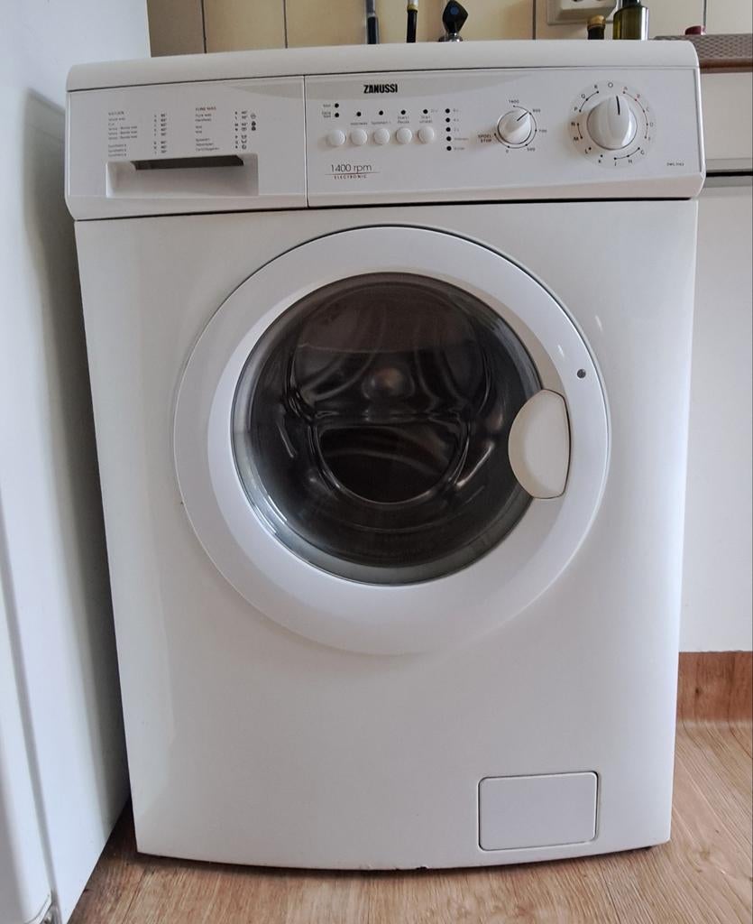 Gratis ophalen 10 april: Wasmachine, Witgoed en Apparatuur, Wasmachines, 1200 tot 1600 toeren, Gebruikt, 4 tot 6 kg, Ophalen of Verzenden