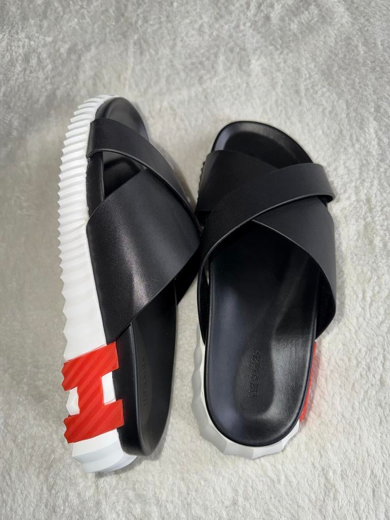 Hermès Chypre Sandalen Zwart - Maat 42/43, Kleding | Dames, Schoenen, Ophalen of Verzenden, Zo goed als nieuw, Zwart, Sandalen of Muiltjes