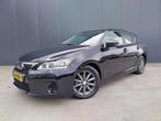 Lexus CT 200h Hybrid LED LEER ECC CRUISE (bj 2012), Auto's, Lexus, 4 cilinders, Zwart, Bedrijf, 26 km/l