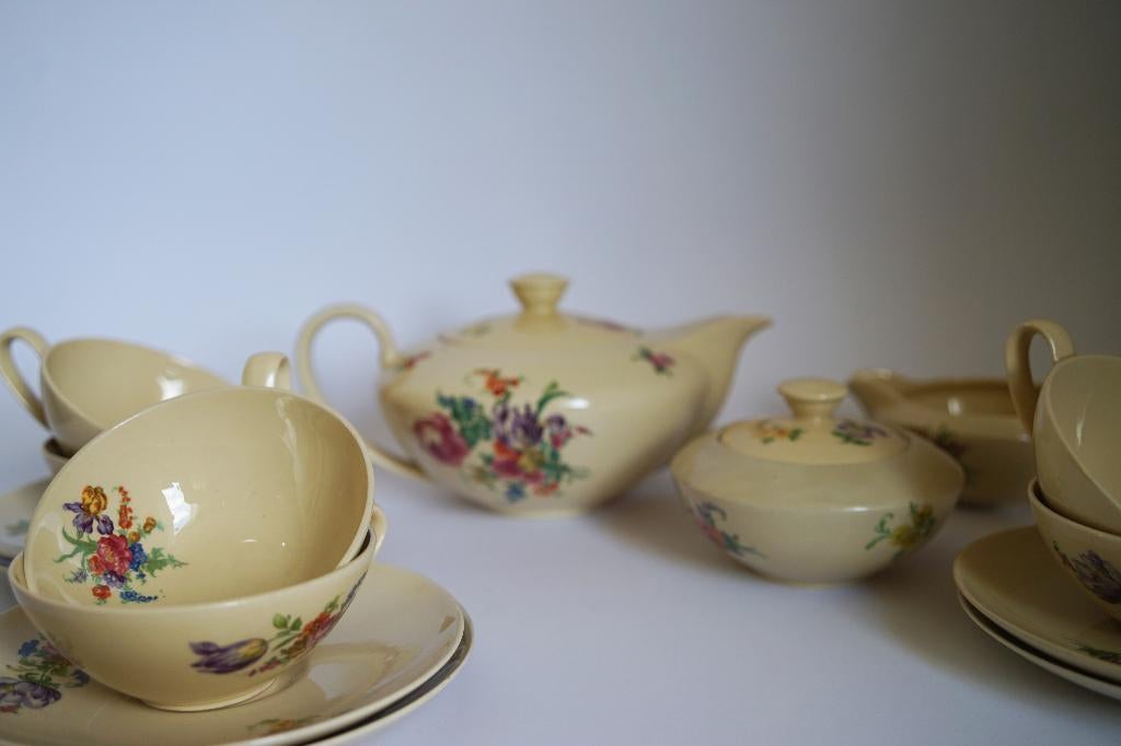 regout theeset compleet theepot 6 kop/schotel bloemen 1941, Ophalen of Verzenden